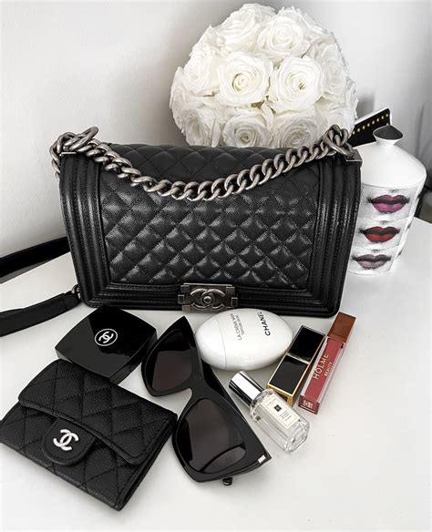 boy bag chanel tous les modéles|Chanel boyfriend bag.